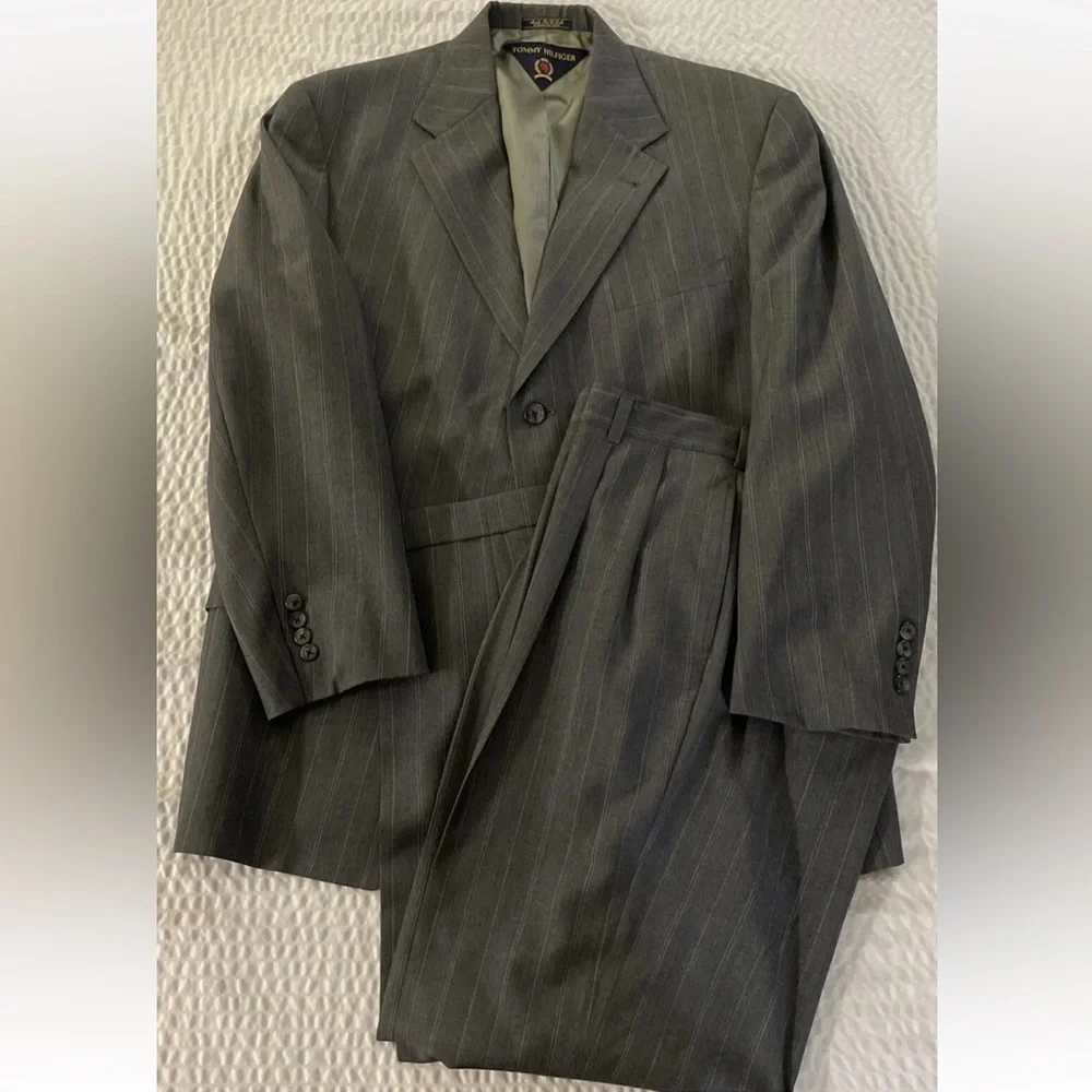 TOMMY HILFIGER Made in USA Vintage Everyday Gray Wool‎ Stripe Suit Size 42